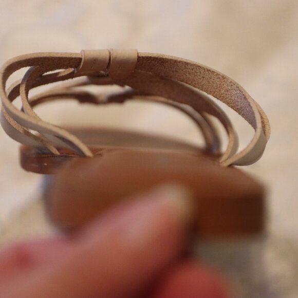 Wonderly Avery White Strappy Sandal Size 8.5 Man Made Materials Flats - Picture 2 of 12